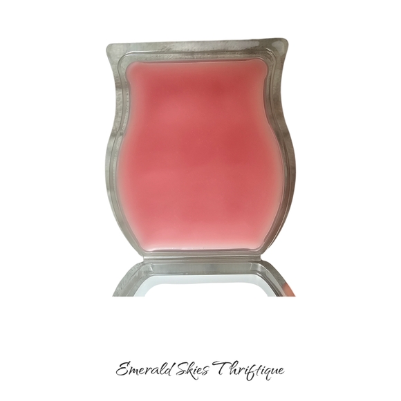 Scentsy strawberry champagne truffle wax bar, new. HTF - Picture 2 of 3